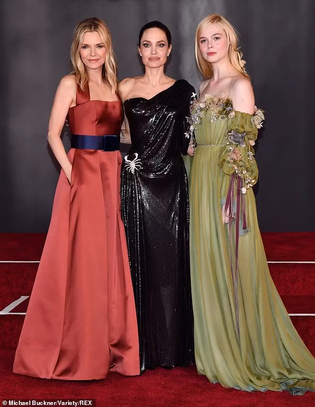 Pax Thiên cùng các em đến mừng mẹ Angelina Jolie ra mắt Maleficent 2 ảnh 4