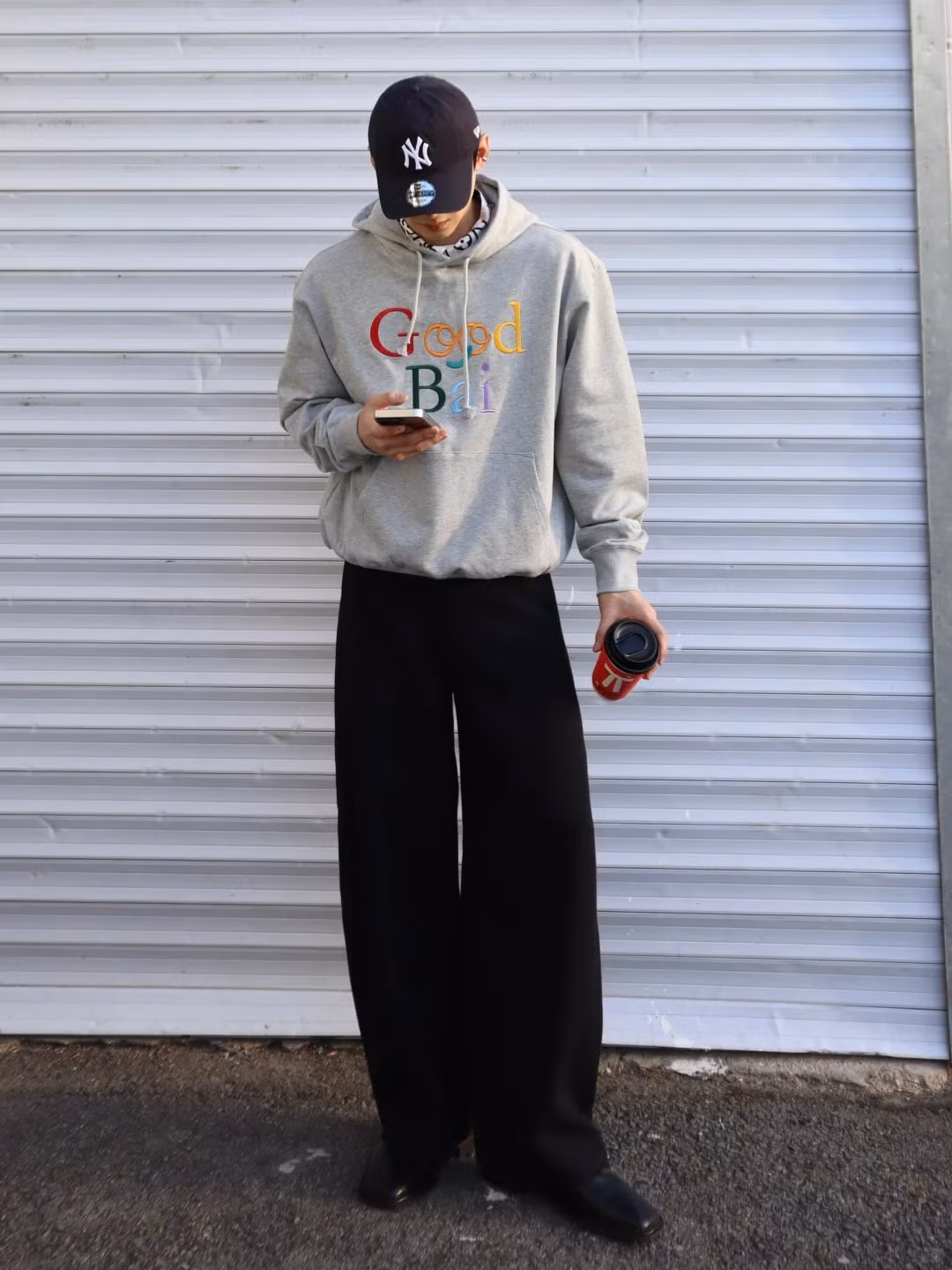 Nam chính Khó Dỗ Dành sáng lập GOODBAI - thương hiệu quần áo, phụ kiện riêng, style đường phố, năng động "đắt khách", nổi tiếng tại Trung Quốc.