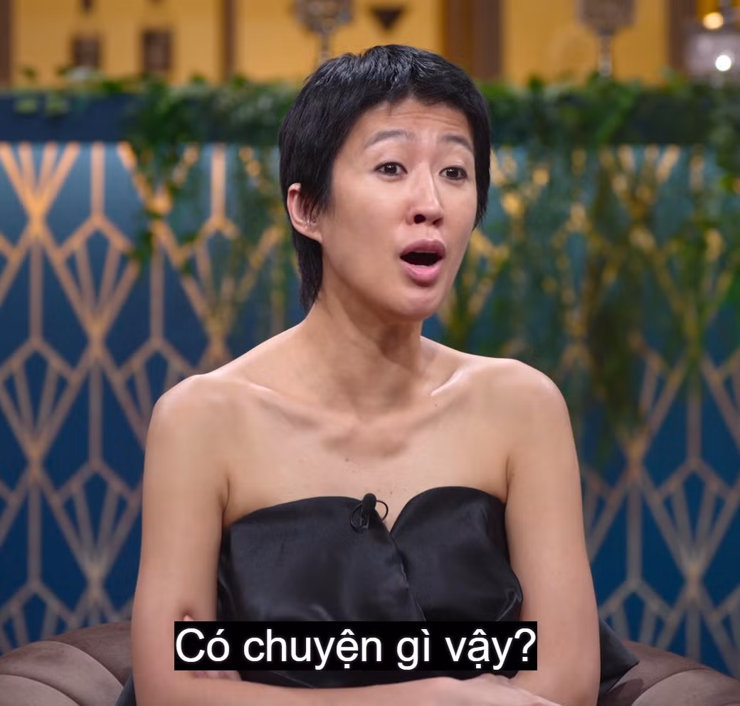 Dàn bình luận viên "xịt keo cứng ngắc" trước diễn biến bất ngờ giữa Si An và Jun Seo. Dàn bình luận viên "xịt keo cứng ngắc" trước diễn biến bất ngờ giữa Si An và Jun Seo.