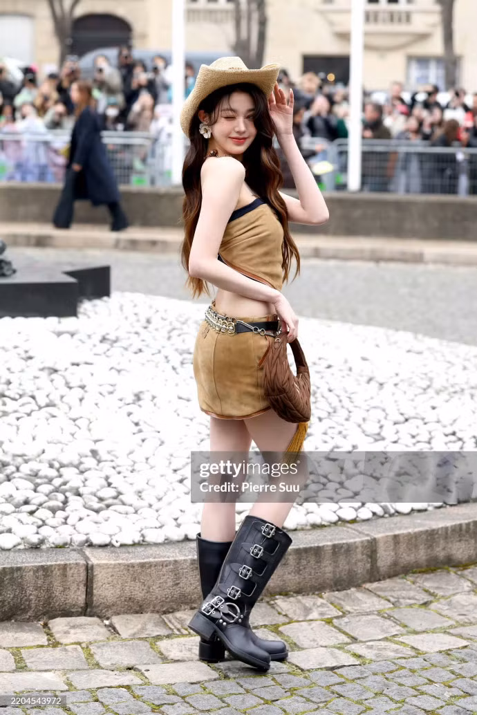Dáng vẻ tự tin, rạng rỡ của nữ đại sứ người Hàn qua ống kính Getty Images. Dáng vẻ tự tin, rạng rỡ của nữ đại sứ người Hàn qua ống kính Getty Images.