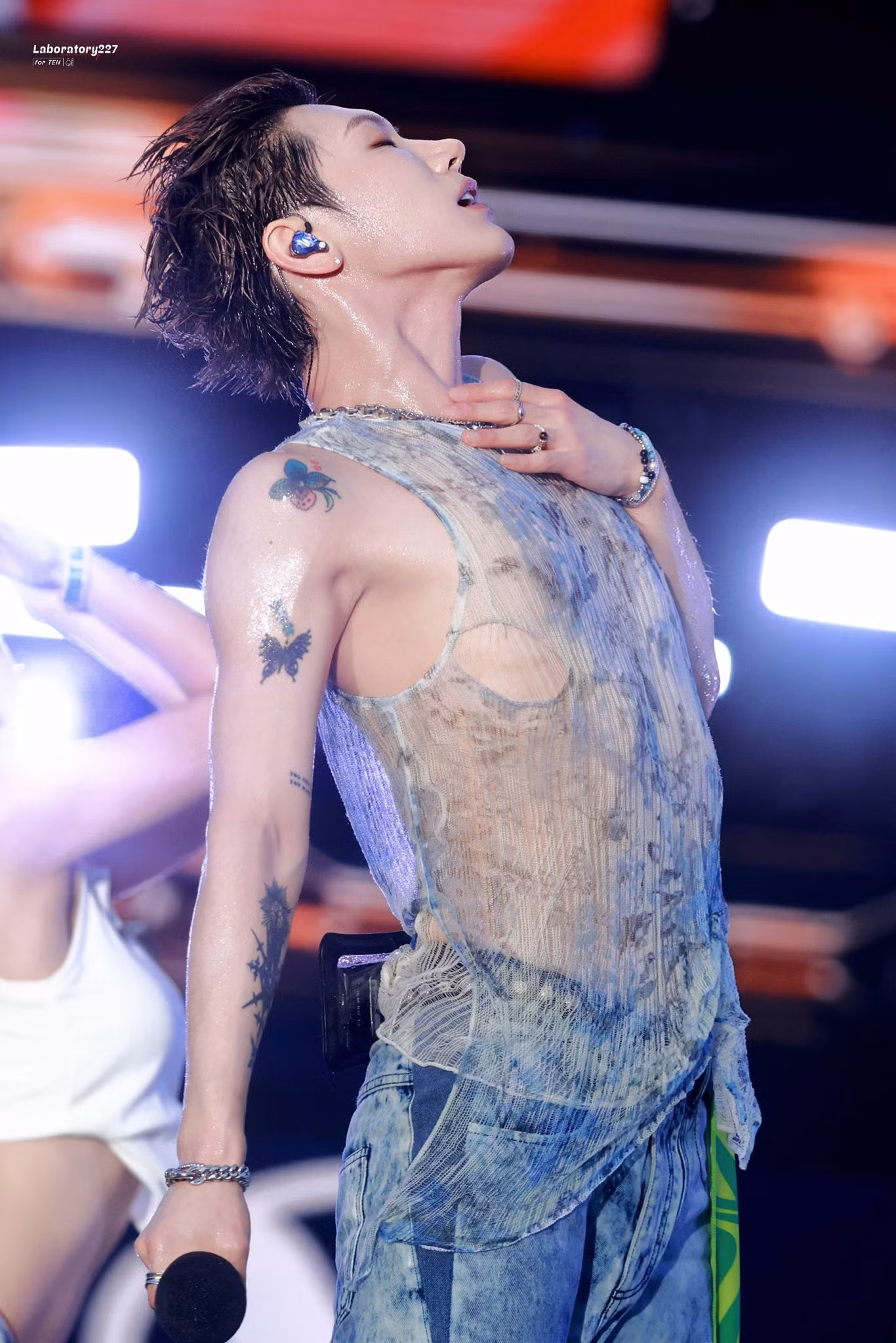 Dàn mỹ nam Ten NCT, Lee Minhyuk BTOB (HUTA) , BAEKHO khoe cơ bụng khiến khán giả "sốt xình xịch". Dàn mỹ nam Ten NCT, Lee Minhyuk BTOB (HUTA) , BAEKHO khoe cơ bụng khiến khán giả "sốt xình xịch".