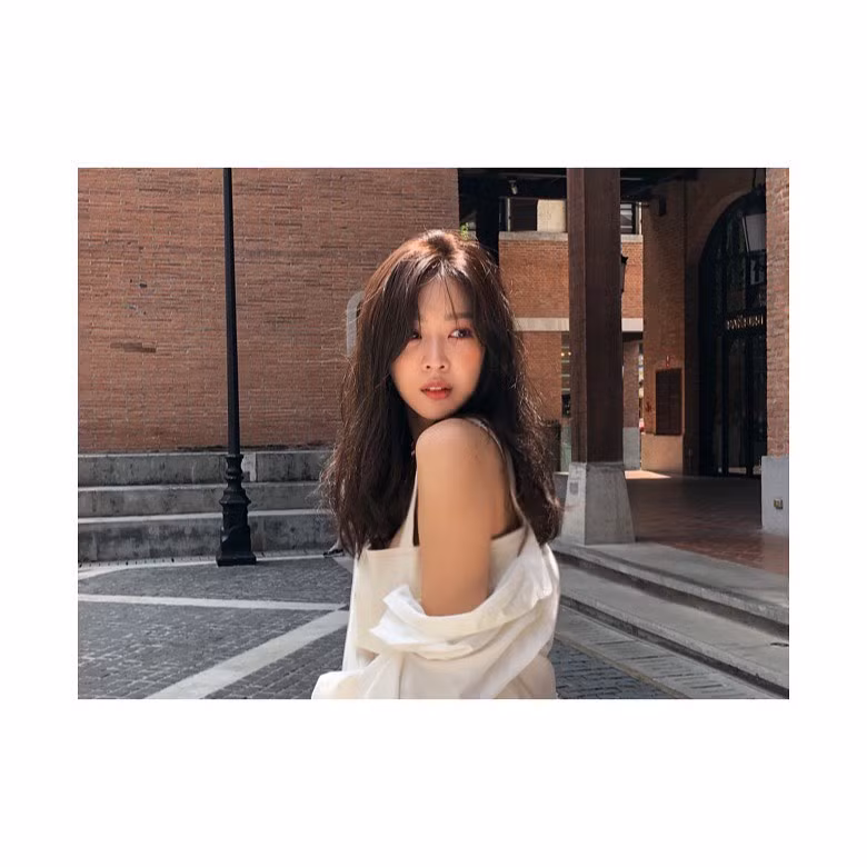 Jo Bo Ah mang vẻ đẹp tươi mới nhờ đôi mắt to tròn, nụ cười rạng rỡ. Mỹ nhân 34 tuổi sống kín tiếng trên mạng xã hội, gu mặc đời thường tối giản. Jo Bo Ah mang vẻ đẹp tươi mới nhờ đôi mắt to tròn, nụ cười rạng rỡ. Mỹ nhân 34 tuổi sống kín tiếng trên mạng xã hội, gu mặc đời thường tối giản.