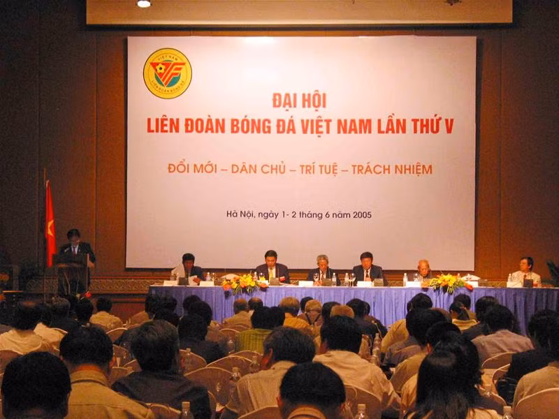 Quang cảnh Đại hội Nhiều vấn đề "nóng" làm đại biểu... khát Tâm sự phút giải lao Phút tâm tư của ông Phạm Ngọc Viễn ĐB Võ Quốc Thắng, Đoàn Nguyên Đức thảo luận các vấn đề ngoài hành lang LS Hải: "Tôi mà được mỗi 1 phiếu là tại anh đấy nhé!" Chủ tịch VFF khóa 4 Mai Liêm Trực trả lời phỏng vấn truyền hình LS Hải và ông Ngô Tử Hà: "Em xin bác chia sẻ tí kinh nghiệm" Cân nhắc kỹ trước khi đặt bút phiếu Được rồi, đã bỏ phiếu xong 116 đại biểu bỏ phiếu chọn BCH mới Hòm phiếu đầy đủ trước khi kiểm phiếu