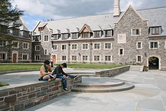 Đại học Princeton được đánh giá là thánh đường của các nhà khoa học toàn cầu. Đây là một trong 4 đại học lâu đời nhất trong hệ thống đại học ở Mỹ và là một trong 8 trường đại học của Ivy League