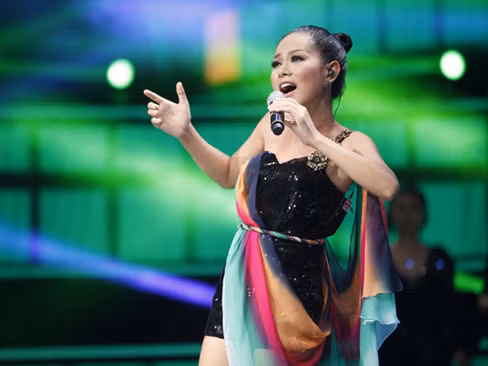 Hoàng Quyên trên sân khấu của đêm gala 5