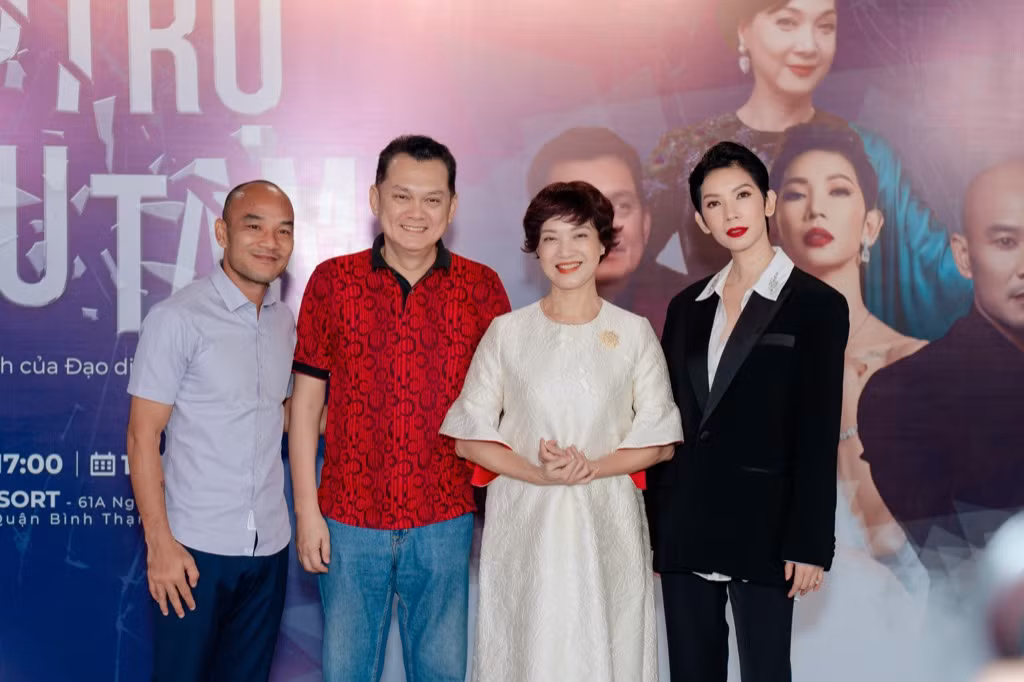 Ban giám khảo của buổi casting: Đạo diễn Ngọc Lâm, NSƯT Hữu Châu, NSND Lê Khanh, siêu mẫu Xuân Lan.