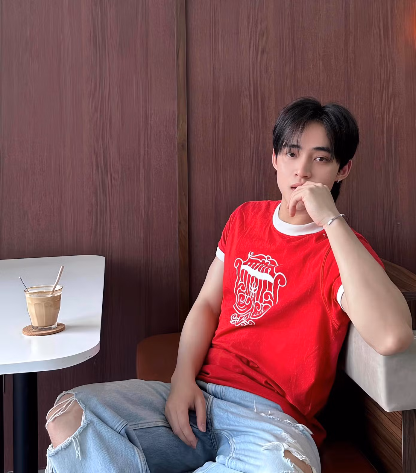 Neyun theo đuổi phong cách nam tính, mạnh mẽ.