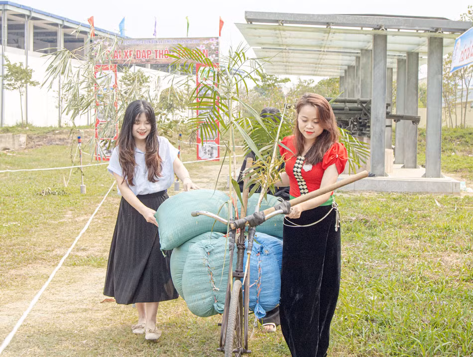 Bên cạnh giải thi đấu, hoạt động trải nghiệm đẩy xe đạp thồ, tải đạn còn thu hút đông đảo người dân và du khách trải nghiệm. Qua đó, để lại ấn tượng sâu sắc trong lòng du khách cũng như hiểu được sự vất vả, hy sinh của ông cha ta trong sự nghiệp bảo vệ Tổ quốc.