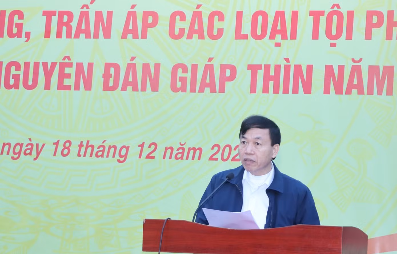 Chủ tịch UBND tỉnh Lai Châu Lê Văn Lương phát biểu tại lễ ra quân.