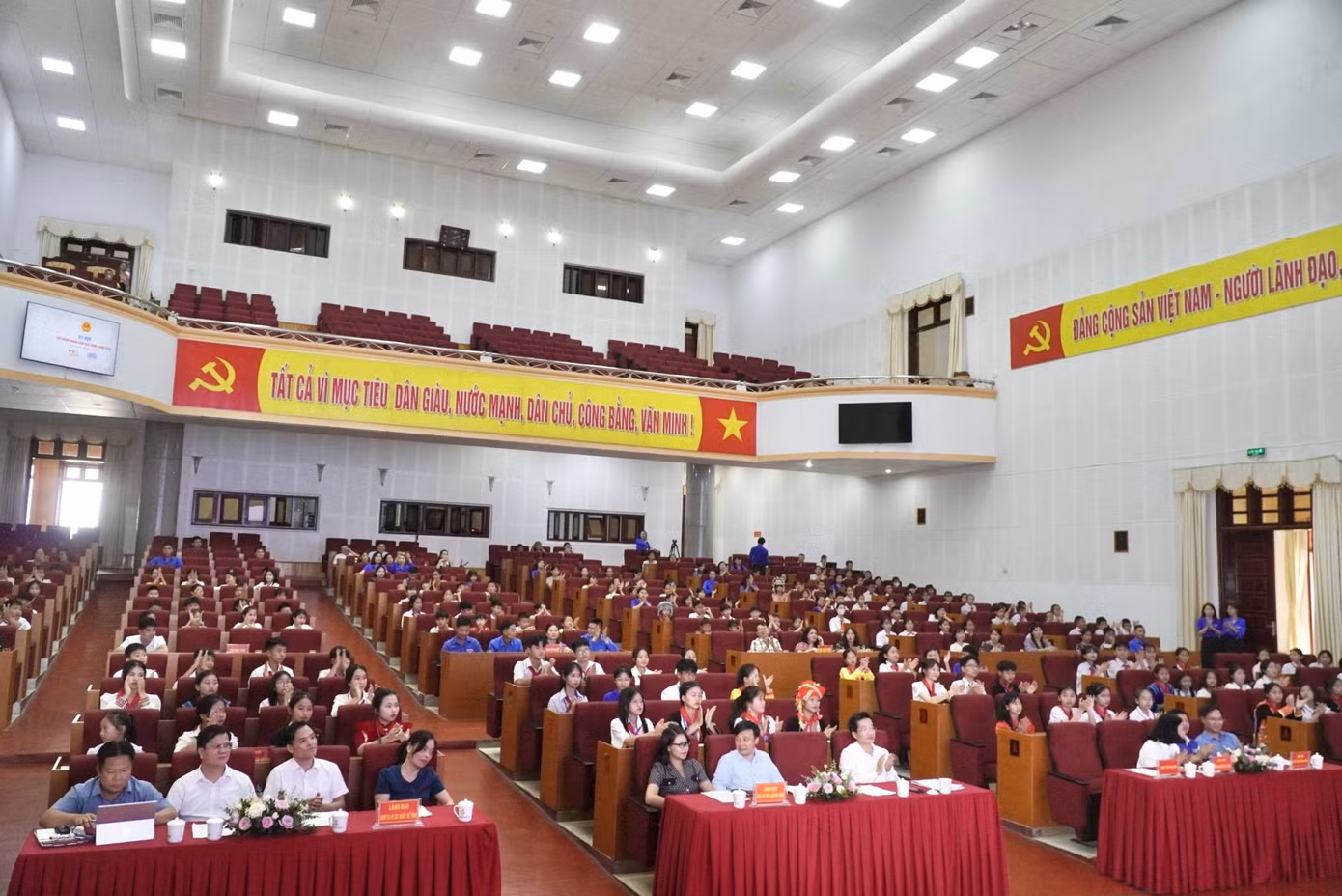 260 đại biểu thiếu nhi tỉnh Lai Châu tham dự Kỳ họp.
