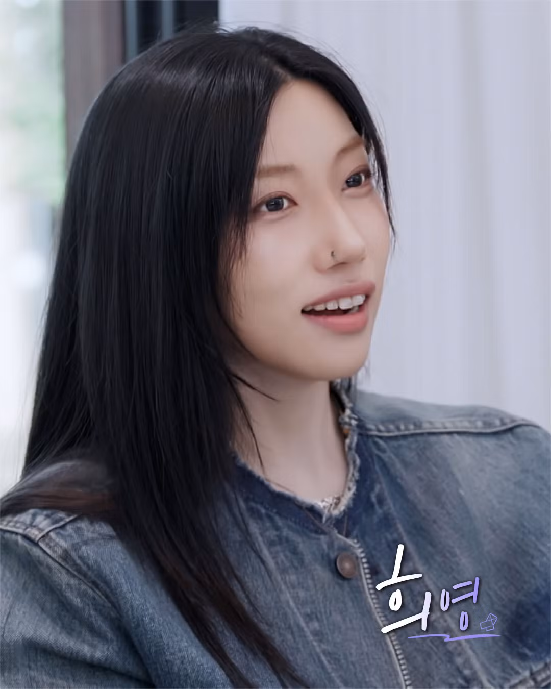 Heeyoung được cho là sinh năm 1993, hiện đang theo đuổi công việc thợ xăm.