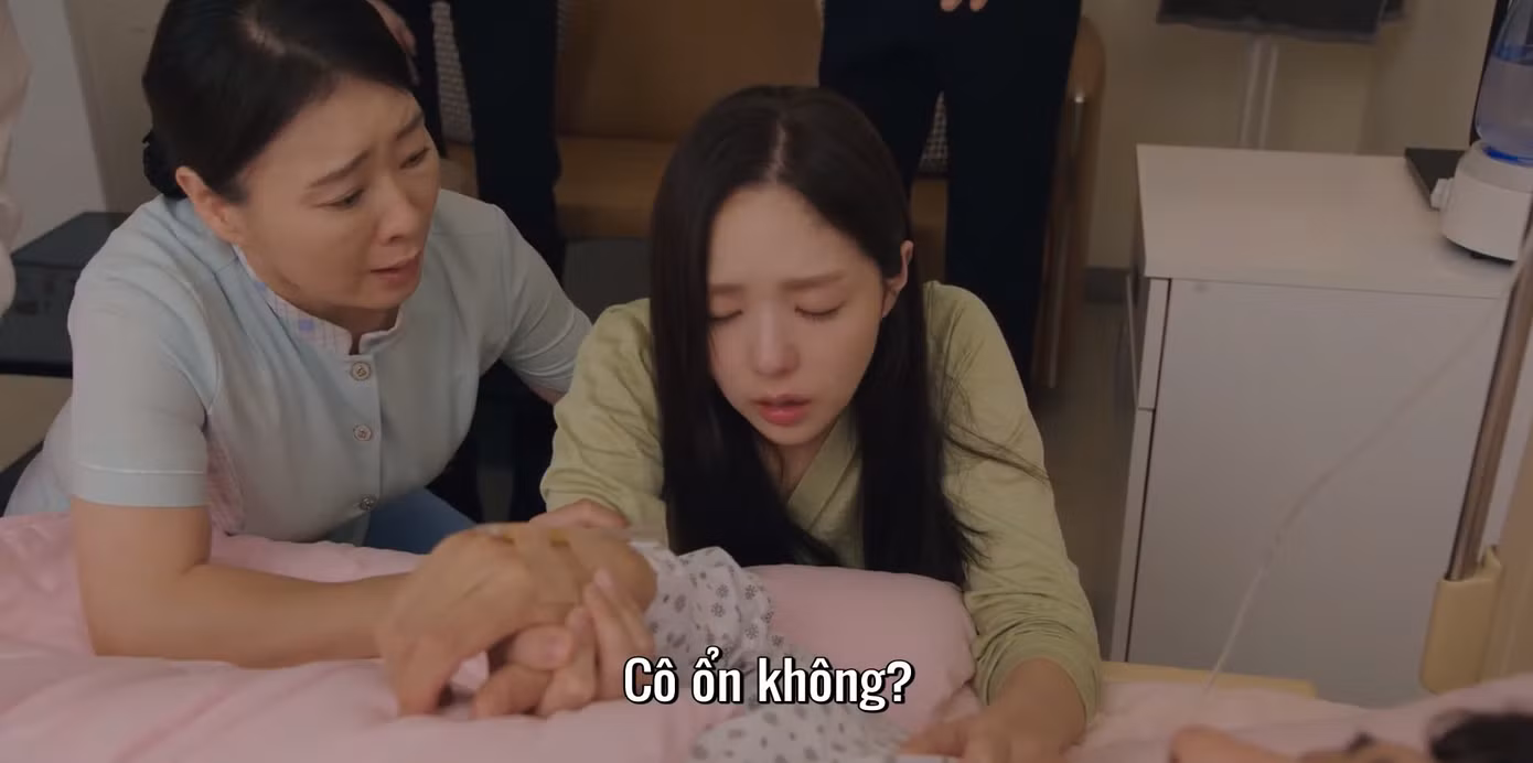 Cô lo lắng tới mức suýt ngất tại bệnh viện.