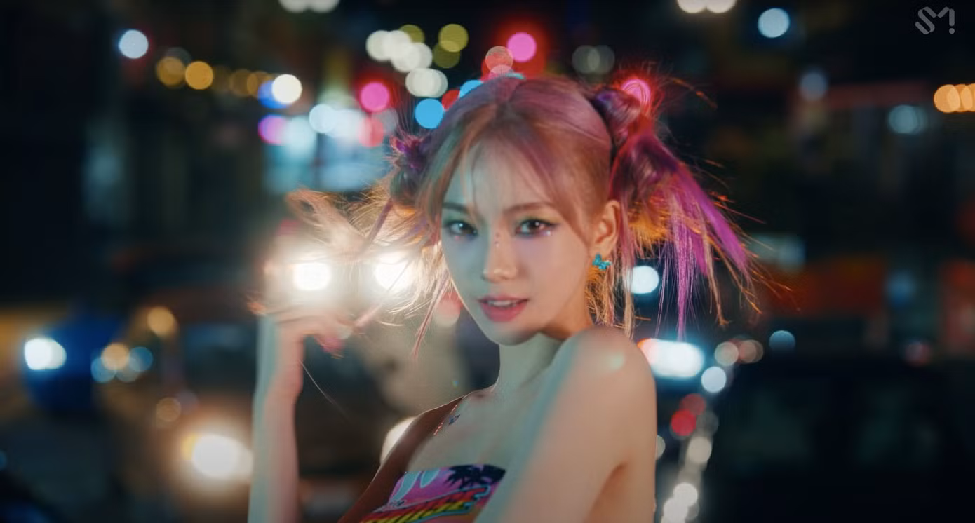 Karina lột xác trong MV Spicy.