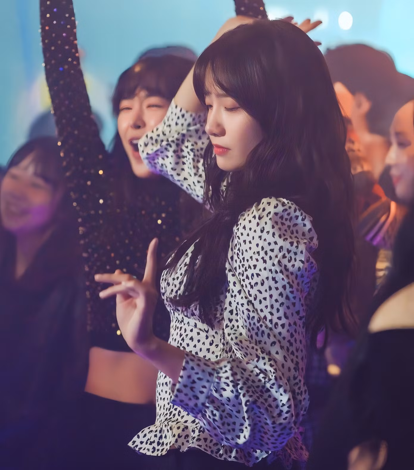 Không phải hình ảnh dịu dàng, thanh lịch chuẩn nữ thần, hình tượng mới mẻ của Yoona trong phim mới khiến khán giả càng ngóng đợi. Không phải hình ảnh dịu dàng, thanh lịch chuẩn nữ thần, hình tượng mới mẻ của Yoona trong phim mới khiến khán giả càng ngóng đợi.