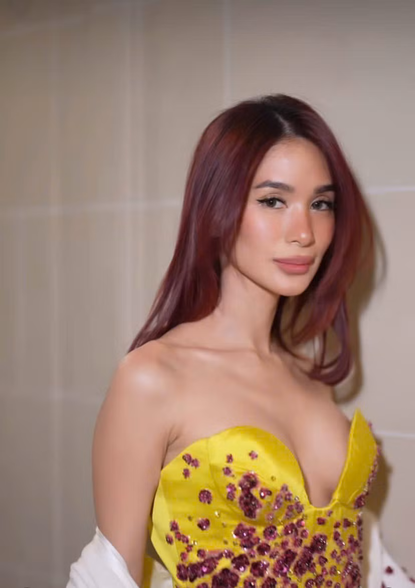 Dù đã ở tuổi 45, Heart Evangelista vẫn ghi điểm nhờ nhan sắc mặn mà cùng thân hình nóng bỏng.