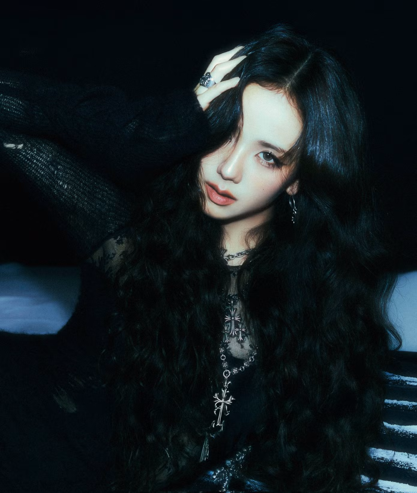 Cùng ngày ra mắt mini album AMORTAGE, Jisoo sẽ tổ chức gặp người hâm mộ tại quê nhà Seoul, Hàn Quốc.