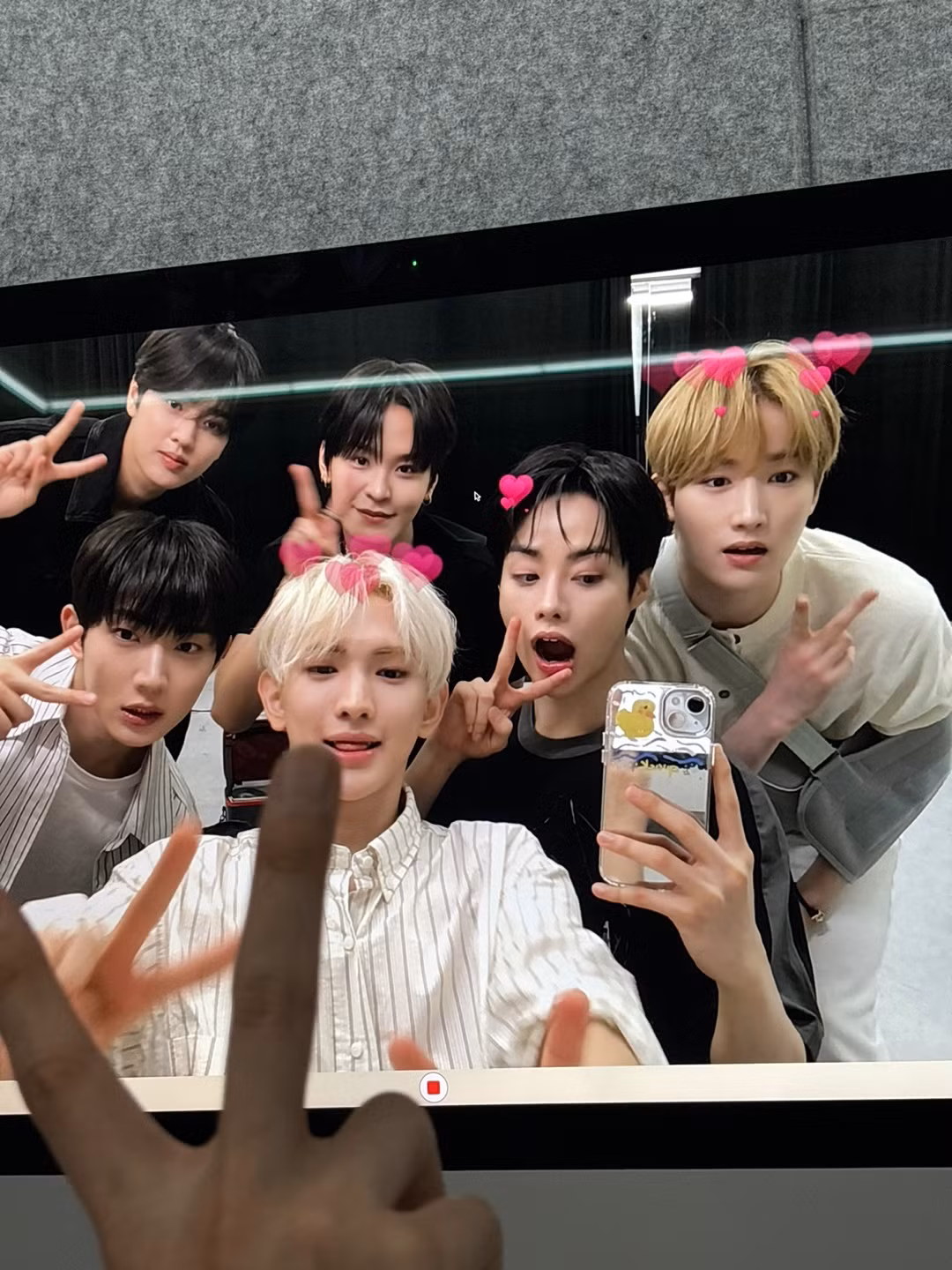 Kể từ khi gia nhập Weserve, Hanbin cùng các thành viên TEMPEST tích cực tương tác với người hâm mộ. Kể từ khi gia nhập Weserve, Hanbin cùng các thành viên TEMPEST tích cực tương tác với người hâm mộ.