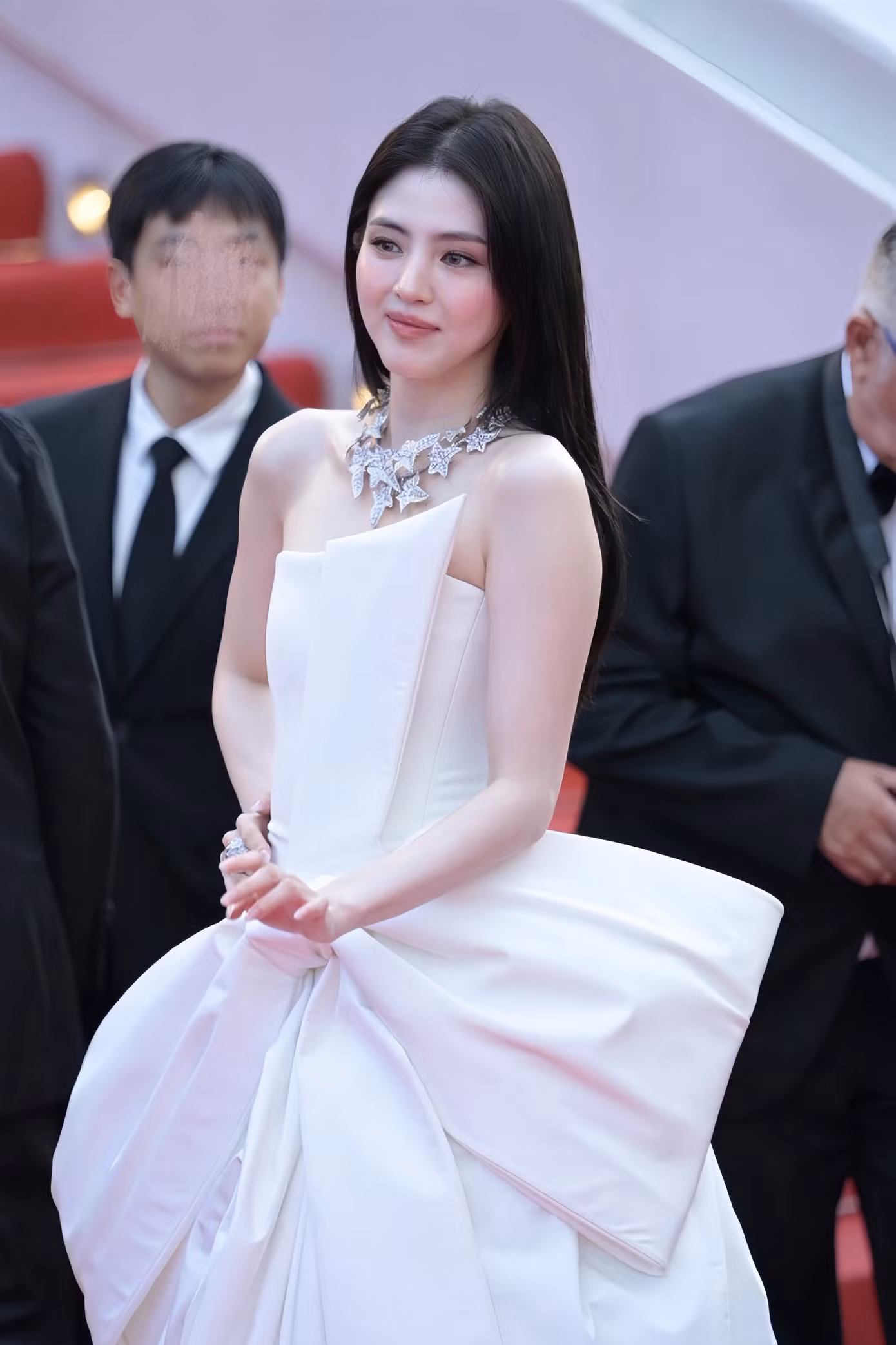 Han So Hee thể hiện trọn vẹn tinh thần sang trọng và bản sắc của thương hiệu nước Pháp.