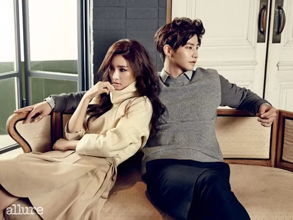 Kim So Eun - Song Jae Rim đã chiếm trọn trái tim của khán giả khi tham gia chương trình We Got Married từ tập 238 đến tập 275. Sau đó, cả hai tái hợp trong tác phẩm truyền hình Our Gap Soon (2016) và nhận được nhiều sự yêu mến từ khán giả. Kim So Eun - Song Jae Rim đã chiếm trọn trái tim của khán giả khi tham gia chương trình We Got Married từ tập 238 đến tập 275. Sau đó, cả hai tái hợp trong tác phẩm truyền hình Our Gap Soon (2016) và nhận được nhiều sự yêu mến từ khán giả.
