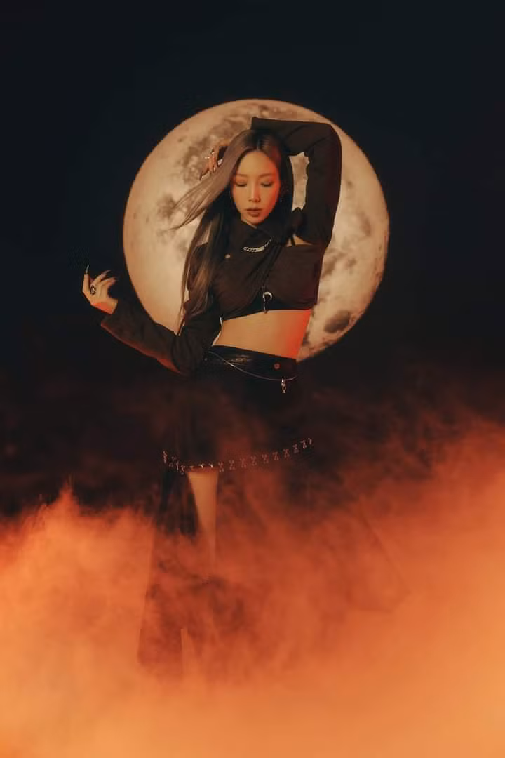 Thần thái và sự linh hoạt trong cách tạo dáng của Taeyeon trong ảnh teaser.
