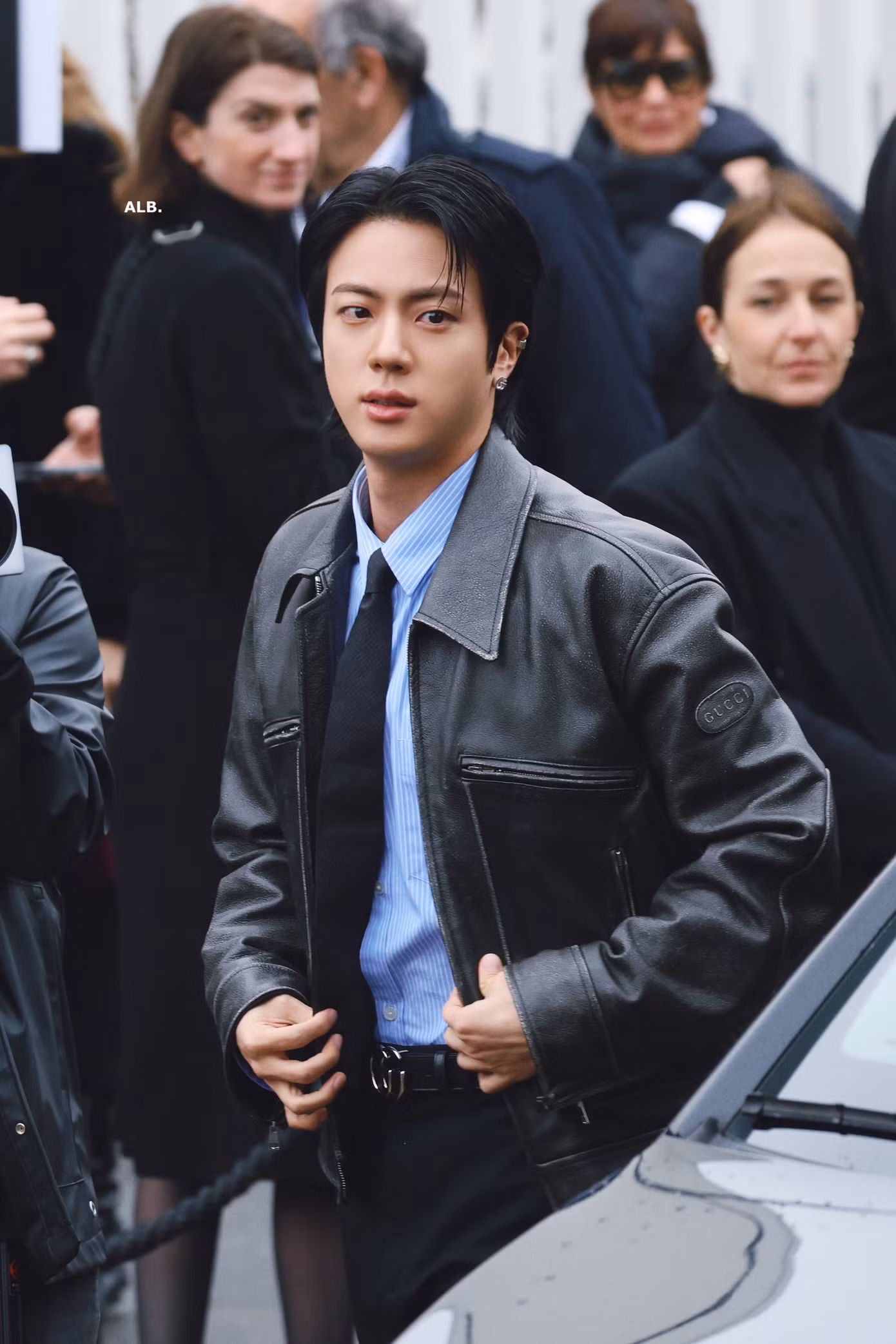 Những hình ảnh đầu tiên của Đại sứ toàn cầu Gucci - Jin tại tuần lễ thời trang Milan.