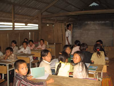 Lớp học của thầy Tăng Văn Lộ ở bản Trung Thắng. Ảnh: Hoàng Lam