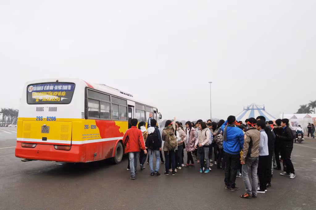 200 chiếc Taxi và 400 lượt xe Bus đưa đón miễn phí người hiến máu tại Lễ hội Xuân hồng 2012