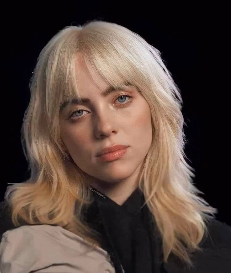 Billie Eilish - dịu dàng theo một cách rất riêng. Billie Eilish - dịu dàng theo một cách rất riêng.