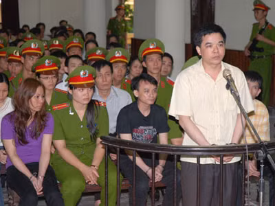 Bị can Phạm Đình Tiếng trong một lần được ra trước tòa