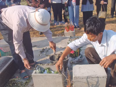 Chuẩn bị an táng cho các hài nhi