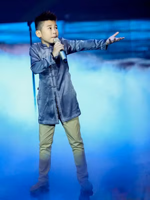 Bé xíu nhưng Ngọc Duy lại đem tới cho người nghe cảm giác mênh mang, rộng lớn khi thể hiện Hồ trên núi. Bé xíu nhưng Ngọc Duy lại đem tới cho người nghe cảm giác mênh mang, rộng lớn khi thể hiện Hồ trên núi