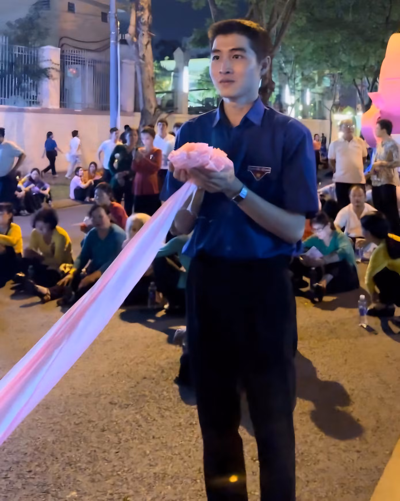 Lê Hoàng Bảo hiện là sinh viên năm 2, trường Đại học Giao thông Vận tải. Lê Hoàng Bảo hiện là sinh viên năm 2, trường Đại học Giao thông Vận tải.