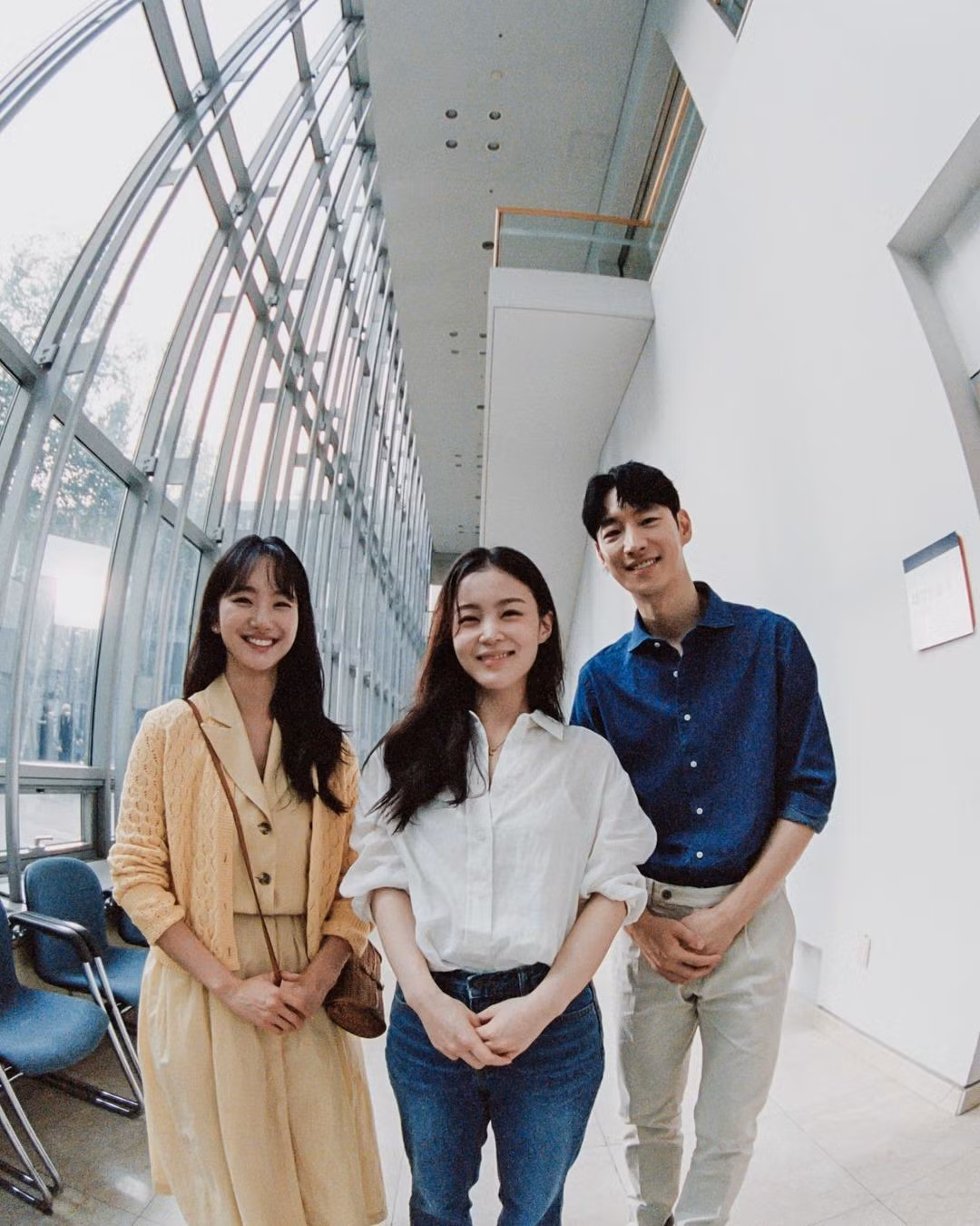 MV của Only có sự tham gia diễn xuất của hai diễn viên Lee Je Hoon và Won Jin Ah. MV của Only có sự tham gia diễn xuất của hai diễn viên Lee Je Hoon và Won Jin Ah.