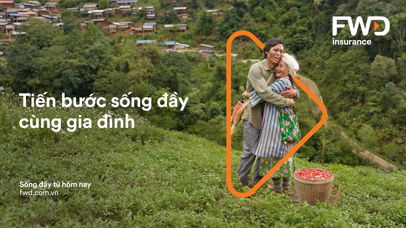 Sau 2 năm sống xa gia đình, anh Somchai Jayo đã được gặp lại những người thân yêu của mình. Đây cũng là lần đầu tiên anh được trải nghiệm cảm giác du lịch bằng máy bay và tàu lửa! Sau 2 năm sống xa gia đình, anh Somchai Jayo đã được gặp lại những người thân yêu của mình. Đây cũng là lần đầu tiên anh được trải nghiệm cảm giác du lịch bằng máy bay và tàu lửa!