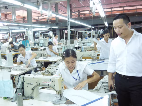 6.000 CBCNV của Cty Cổ phần may Sông Hồng (Nam Định) được thưởng Tết trung bình 10 triệu đồng/người. Ảnh: Phong Cầm