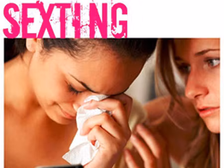 Bạn có thể bị tống tiền và tống tình khi sexting