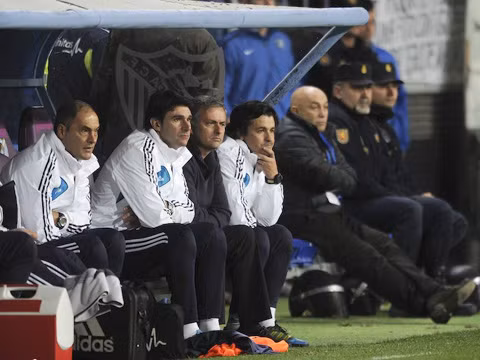 Louro (ngoài cùng bên trái) là cánh tay phải của Mourinho