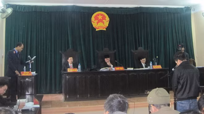 Đại diện Viện Kiểm sát nhân dân đọc cáo trạng