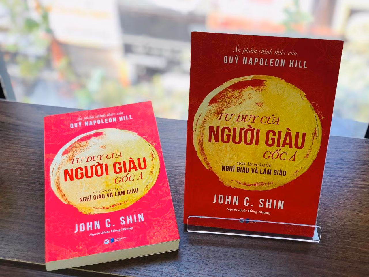Tư duy của người giàu gốc Á được thương hiệu sách Tân Việt mua bản quyền và liên kết xuất bản, phát hành. Sách gồm hơn 360 trang khổ 15x23 cm, giá bìa 155.000 đồng. Tư duy của người giàu gốc Á được thương hiệu sách Tân Việt mua bản quyền và liên kết xuất bản, phát hành. Sách gồm hơn 360 trang khổ 15x23 cm, giá bìa 155.000 đồng.