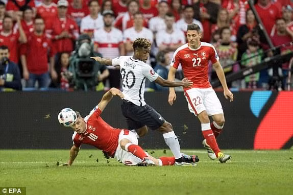 Pháp đối đầu Thụy Sĩ tại Euro 2016. Trận đấu kết thúc với tỉ số hòa không bàn thắng. (Ảnh: EPA) Pháp đối đầu Thụy Sĩ tại Euro 2016. Trận đấu kết thúc với tỉ số hòa không bàn thắng. (Ảnh: EPA)