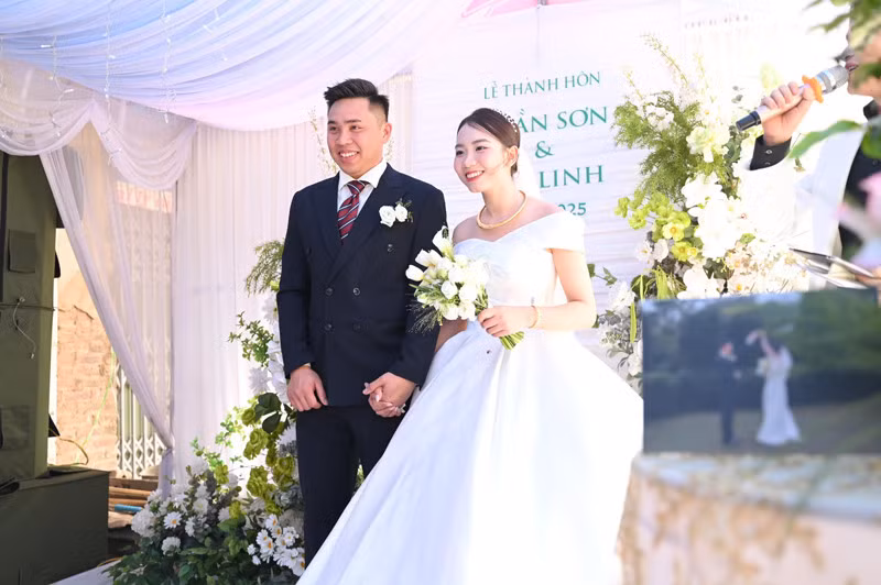 Cặp đôi chung xóm nên duyên vợ chồng.