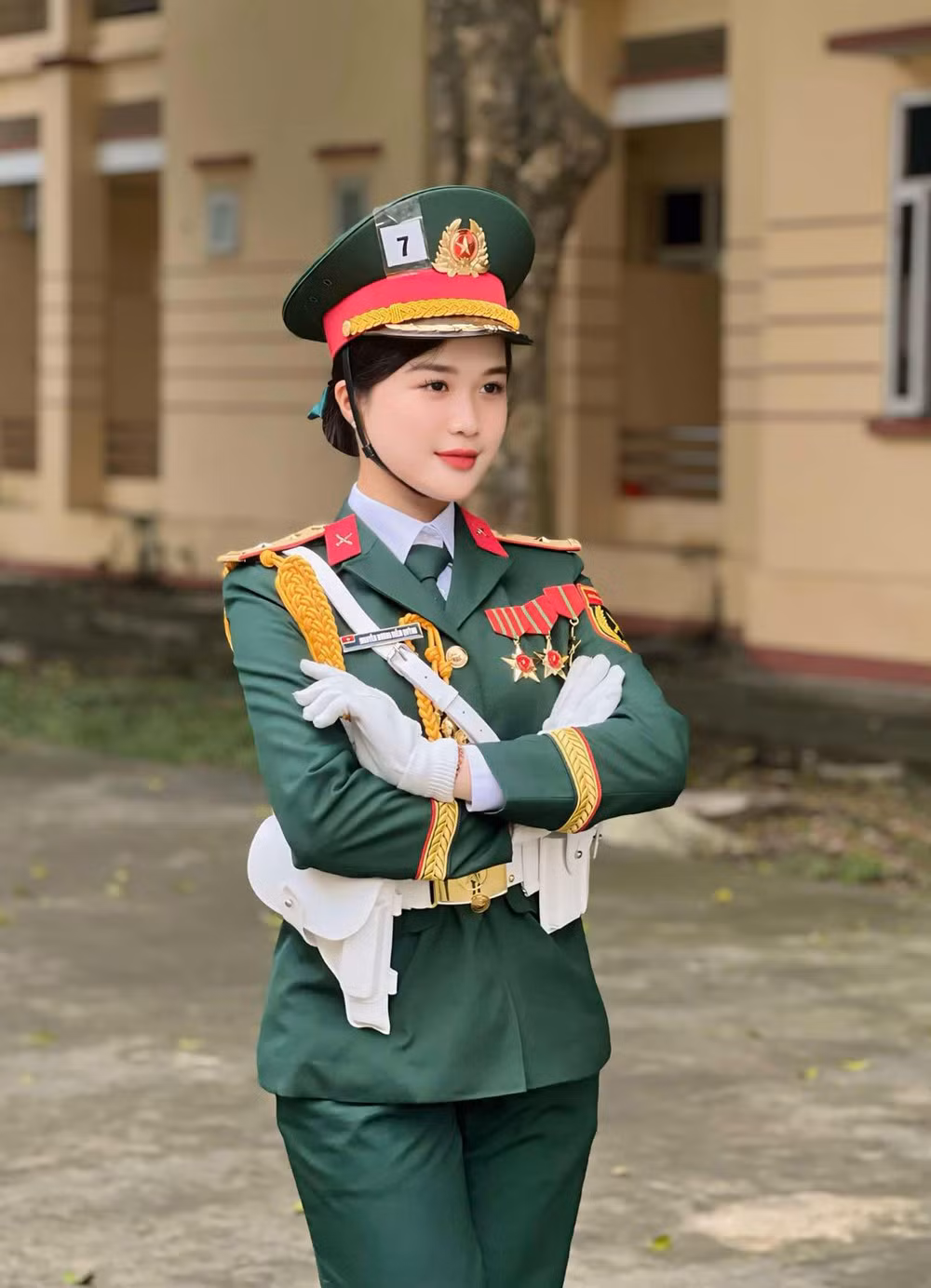 Diễm Quỳnh thuộc khối nữ Quân y.