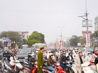 Ùn tắc giao thông đang là trở ngại lớn trong phát triển KTXH thủ đô 5 năm tới Ảnh: T.Đảng