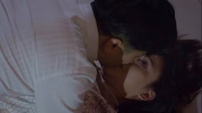 Chắc có lẽ Hoàng là nhân vật "manh động" nhất bộ phim khi luôn biết cách chớp mọi thời cơ. - Ảnh trong phim.