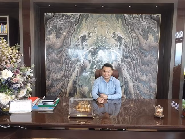 Đoàn phim "Hương Vị Tình Thân" vẫn còn tiếp tục quay ở một số địa điểm khác sau khi hoàn thành cảnh quay ở bối cảnh công ty HF.