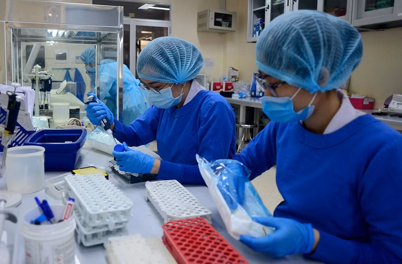 Việc mua sắm kit test xét nghiệm trong phòng chống dịch thời gian qua tại TPHCM rất lớn