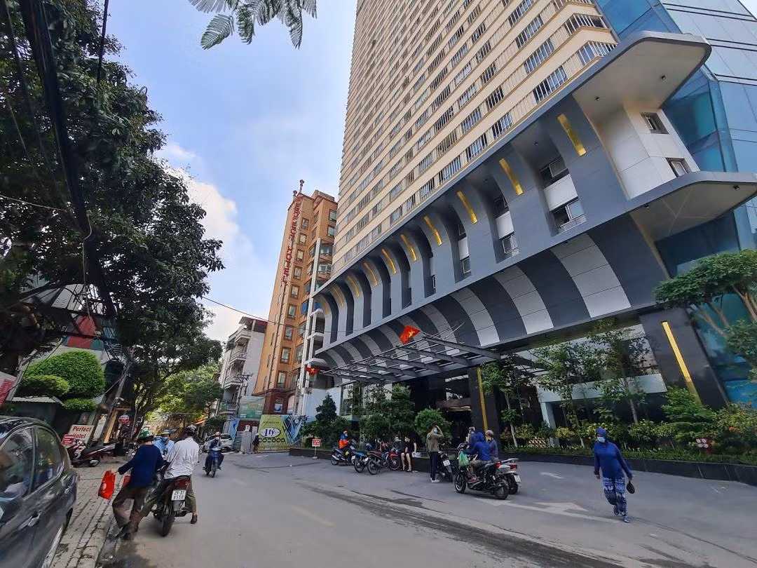Tòa nhà hỗn hợp Tháp Doanh Nhân (quận Hà Đông, Hà Nội) chưa nghiệm thu PCCC đã đưa vào dụng, tiềm ẩn nguy cơ cháy nổ cao.