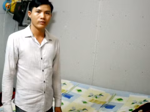Anh Út và căn phòng phát hiện vợ đang “âu yếm” với phó công an xã