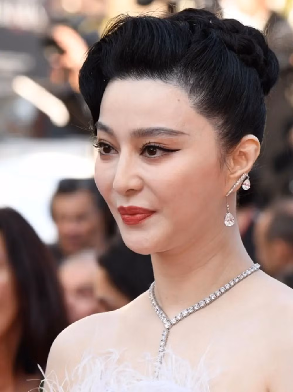 Hình ảnh chưa chỉnh sửa của Phạm Băng Băng trở thành đề tài bàn luận của khán giả. Công chúng không còn bị đánh lừa về nhan sắc vĩnh cửu của nữ hoàng thảm đỏ. Hình ảnh chưa chỉnh sửa của Phạm Băng Băng trở thành đề tài bàn luận của khán giả. Công chúng không còn bị đánh lừa về nhan sắc vĩnh cửu của nữ hoàng thảm đỏ.