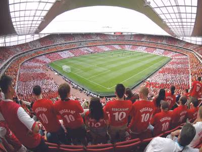 Nguồn thu đều đặn từ SVĐ Emirates là sức mạnh tài chính vững vàng của Arsenal. Nguồn thu đều đặn từ SVĐ Emirates là sức mạnh tài chính vững vàng của Arsenal